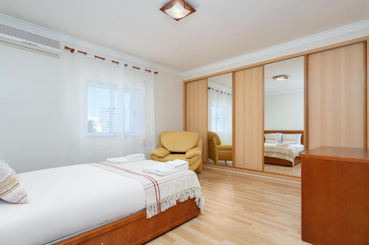 Comfy 4bdr In By Lovelystay Apartment Portimao