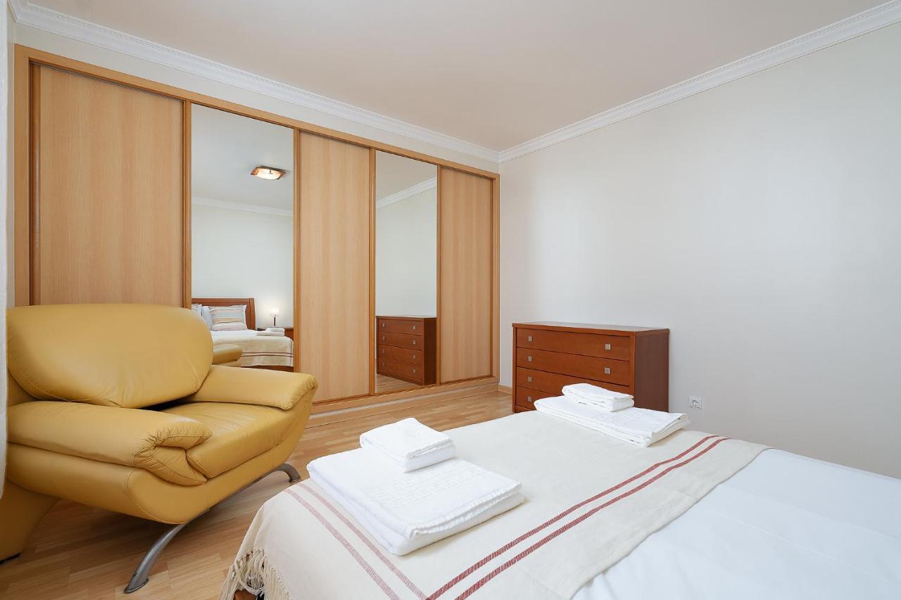 Comfy 4bdr In By Lovelystay Portimao