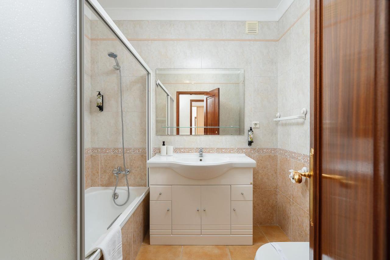 Comfy 4bdr In By Lovelystay *