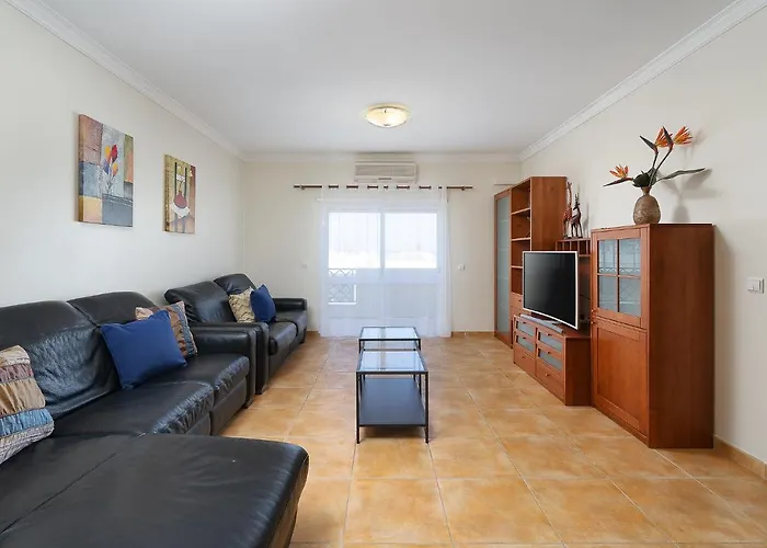 Comfy 4Bdr Apartment In Portimao By Lovelystay