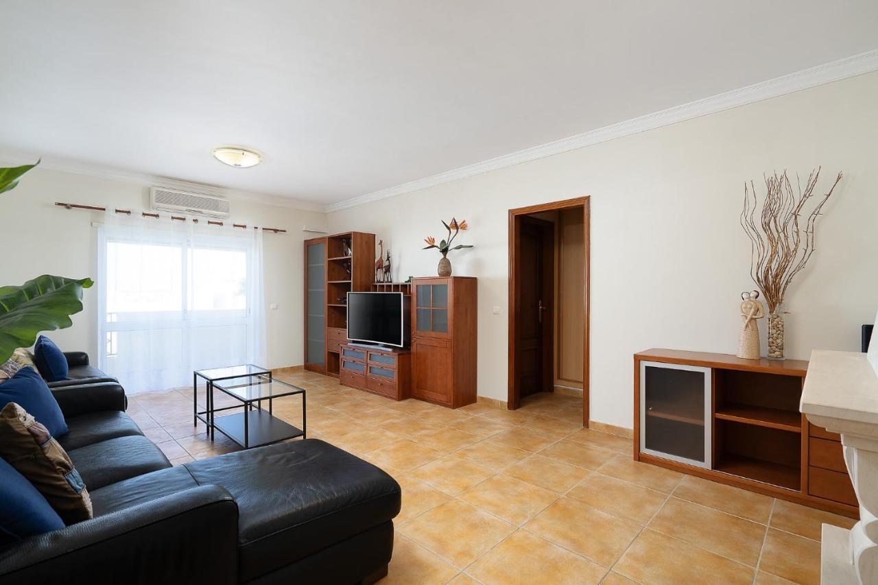 Apartment Comfy 4bdr In By Lovelystay