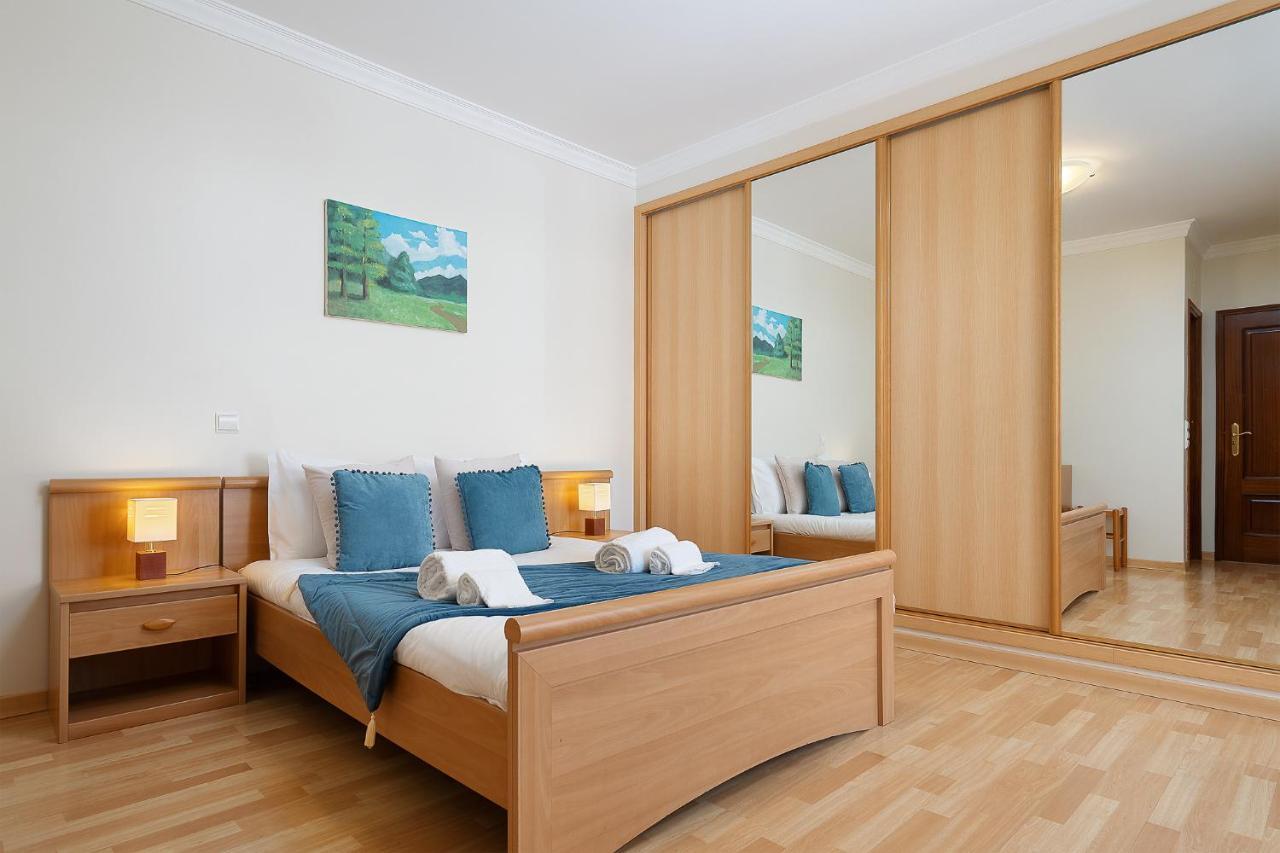 Comfy 4bdr In By Lovelystay