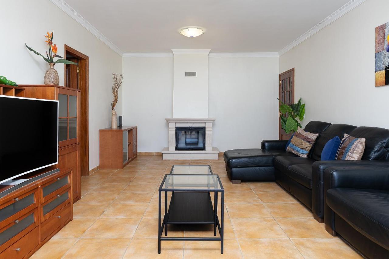 Apartment Comfy 4bdr In By Lovelystay